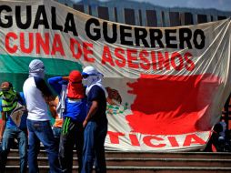 Al tomar protesta, pide ayuda del gobierno para que los normalistas aparezcan con vida. SUN / ARCHIVO