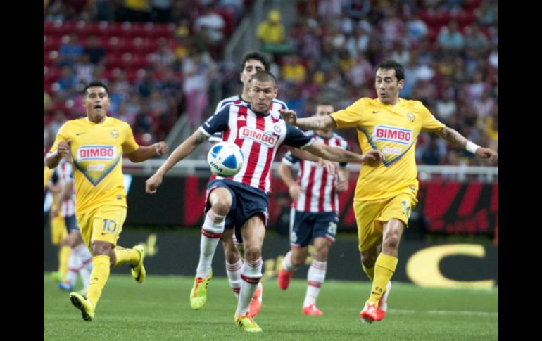 El duelo entre las Águilas del América y las Chivas de Guadalajara promete al ser el más atractivo de la jornada 15. MEXSPORT / ARCHIVO