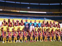 Enfundados en el uniforme de gala se tomaron la placa oficial. EL INFORMADOR / J. Robles