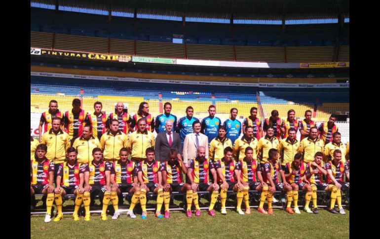 Enfundados en el uniforme de gala se tomaron la placa oficial. EL INFORMADOR / J. Robles