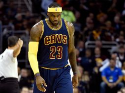 LeBron James tuvo problemas desde el inicio de su primer partido con los Cavaliers. AFP / J. Miller