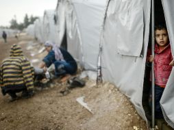 Miles de sirios han tenido que buscar refugio fuera de su país por el grupo yihadista, el cual alarma a la comunidad internacional. AFP / ARCHIVO