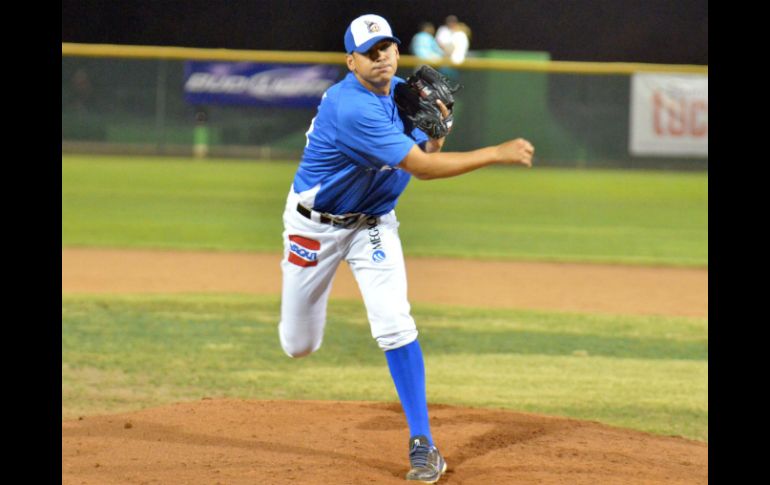 El relevista derecho Iván Zavala Guzmán, de 27 años, llega a la novena jalisciense y envía a los Yaquis a Sergio Mora. ESPECIAL / Charros de Jalisco