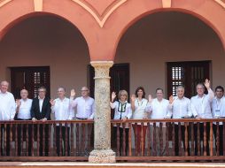 El secretario de Relaciones Exteriores, José Antonio Meade, posa junto a líderes ministeriales de los dos bloques latinoamericanos. NTX / ESPECIAL