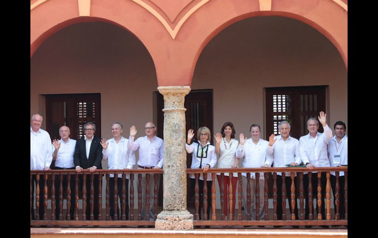 El secretario de Relaciones Exteriores, José Antonio Meade, posa junto a líderes ministeriales de los dos bloques latinoamericanos. NTX / ESPECIAL