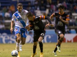 El partido, correspondiente a la fecha 15 del Torneo de Apertura, es celebrado en el estadio Cuauhtémoc de Puebla. MEXSPORT / J. Ramírez