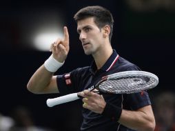 El tenista serbio, Novak Djokovic durante el partido de semifinales en contra del japonés Kei Nishikori en el Masters de París. AFP / M. Medina