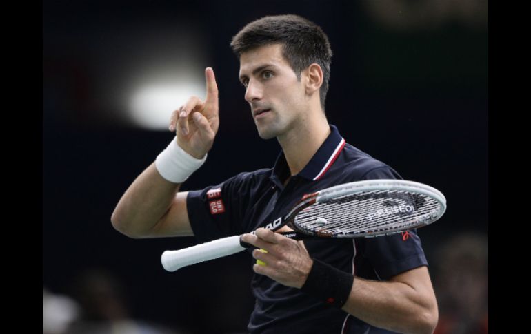 El tenista serbio, Novak Djokovic durante el partido de semifinales en contra del japonés Kei Nishikori en el Masters de París. AFP / M. Medina