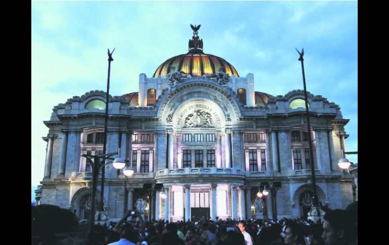 Bullicio. El Palacio de Bellas Artes, un alto obligatorio para todo turista en la capital mexicana. NTX / P. Sánchez