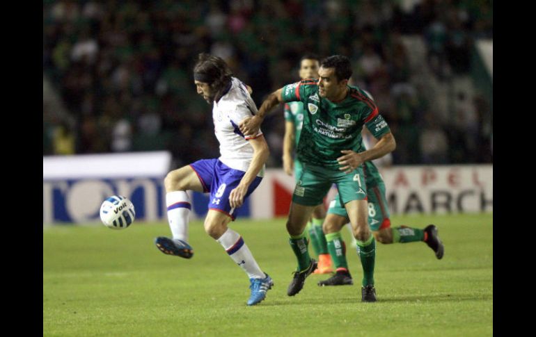 Ninguno de los equipos pudo hilvanar jugadas ofensivas claras. NTX / R. De Jesús