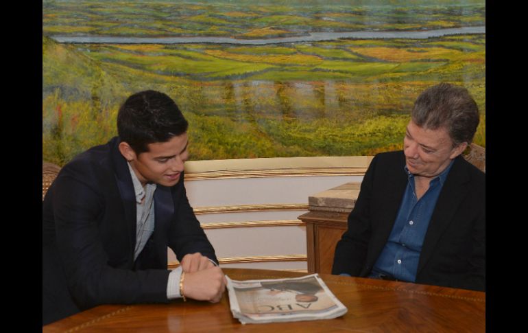 Durante la entrevista, se habló del golazo que ayer metió el delantero del Real Madrid. EFE / C. Carrión