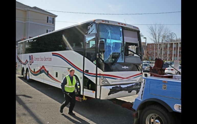 Los dos autobuses que trasladaban a los jugadores, coaches y personal chocaron entre sí. AP / D. Denney