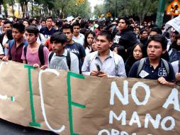 Los jóvenes se retiraron del plantón que mantenían frente a la SEP desde antes de las 11 de la mañana. NTX / ARCHIVO