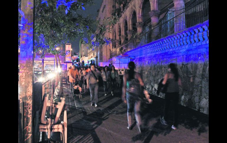 NOCHE TRANQUILA. Anoche había menos ambulantes en las calles aledañas a San Juan de Dios. EL INFORMADOR / M. Vargas