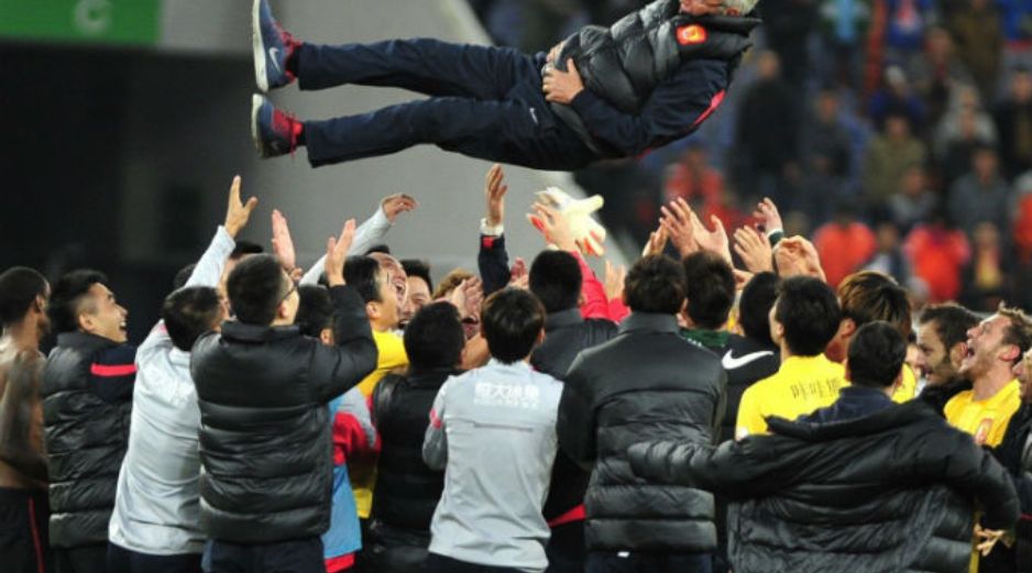 Lippi deja su lugar en el Guangzhou Evergrande después de un tricampeonato, será sustiuído por Fabio Cannavaro. AFP / C. Out