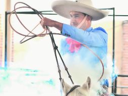 Ignacio López de 3-3 en manganas a caballo por Rancho El Secreto. ESPECIAL  /