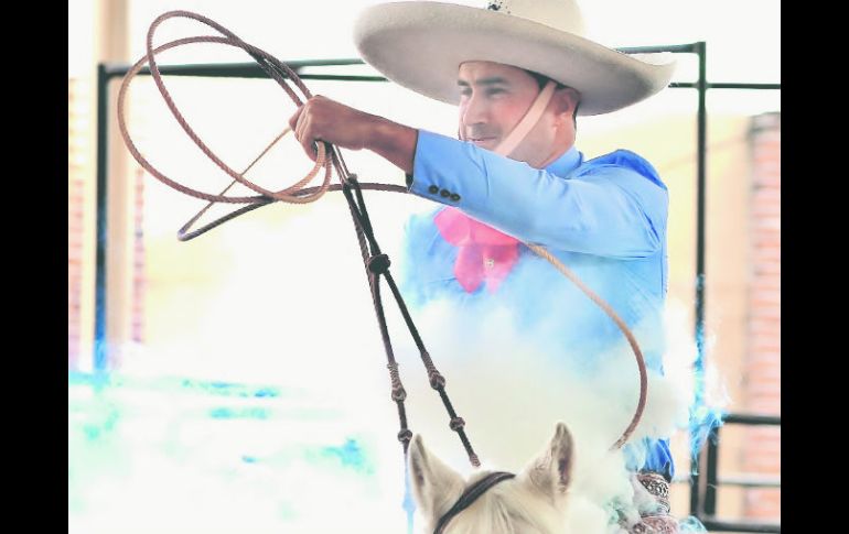 Ignacio López de 3-3 en manganas a caballo por Rancho El Secreto. ESPECIAL  /