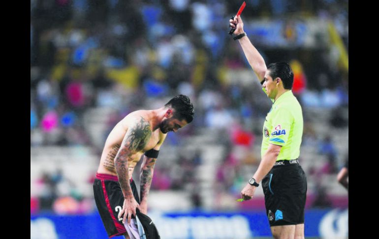 Otra del Chino. En la Jornada 9, Millar se quitó la camisa para celebrar el gol del triunfo, pero ya estaba amonestado. MEXSPORT / A. Macías