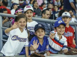 Los niños se han acercado al beisbol profesional gracias a la llegada de Charros. Los domingos todos ellos entrarán gratis. EL INFORMADOR / A. Hernández