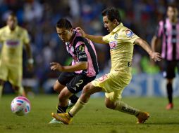 George Corral (izq.), lateral derecho del Querétaro, recibe su primer llamado a la Selección mexicana. MEXSPORT / I. Ortiz