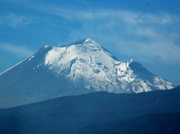 El volcán ha estado despejado, muestra una tenue emisión de gases. NTX / ARCHIVO