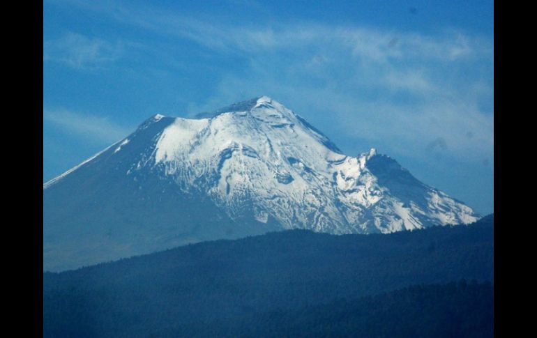 El volcán ha estado despejado, muestra una tenue emisión de gases. NTX / ARCHIVO