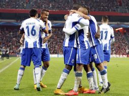 Los goles estuvieron a cargo del colombiano Jackson Martínez y de Brahimi. EFE / L. Tejido.