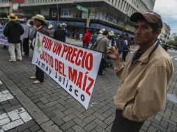 Se manifestaron la tarde de este miércoles, causando gran caos vial en el Centro de Guadalajara. EL INFORMADOR / F. Atilano