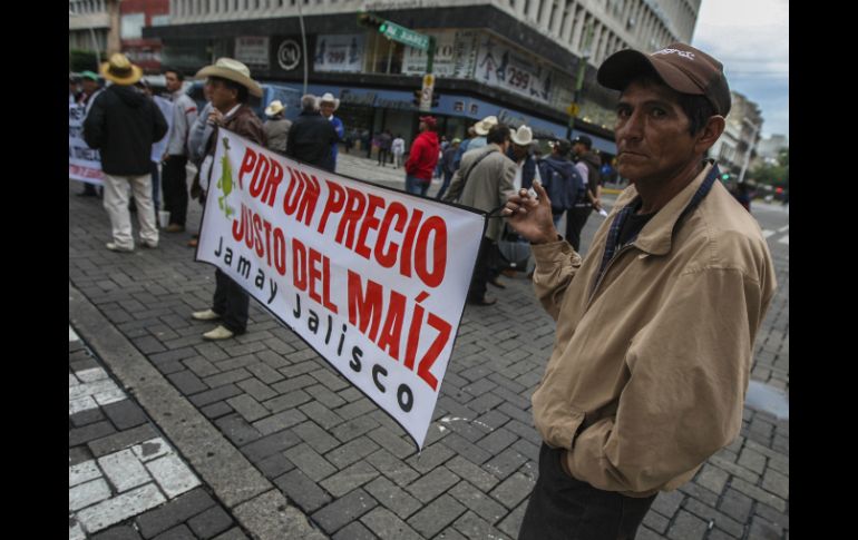 Se manifestaron la tarde de este miércoles, causando gran caos vial en el Centro de Guadalajara. EL INFORMADOR / F. Atilano