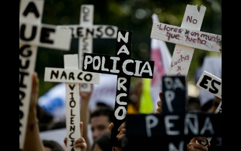 La indignación de la población por la desaparición de normalistas tiene a la entidad en la mira. AP / E. Verdugo