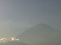 El volcán las tiene las exhalaciones más importantes a las 03:44 horas y a las 07:39 de este jueves. ESPECIAL / webcamsdemexico.com