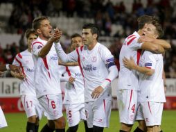 Los sevillistas logran dejar la victoria en el Estadio Ramón Sánchez Pizjuán, posicionándose en el primer lugar de la fase de grupos. EFE / P. García.