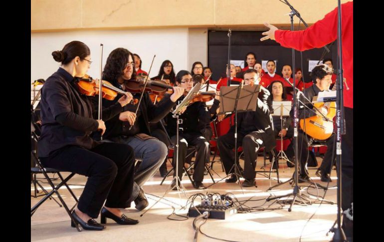 El Primer Concierto de Gala tendrá una particular dedicatoria a los normalistas desaparecidos. FACEBOOK / Orquesta Filarmónica de la Universidad Autóno