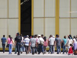 La reunión entre padres de los normalistas desaparecidos y la PGR duró aproximadamente una hora. AFP / J. Guerrero