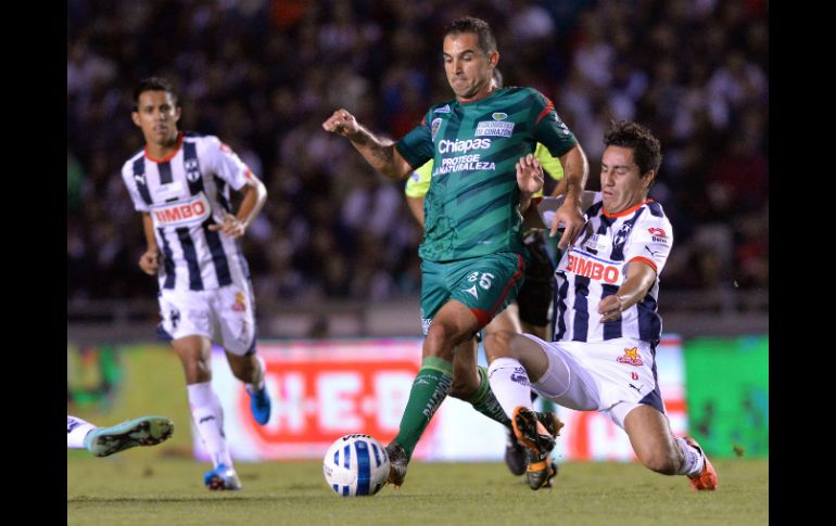 Emiliano Armentero de Chiapas anotó el primer gol para Jaguares al minuto 58. EFE / M. Sierra