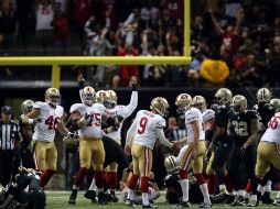 Los californianos celebran su victoria gracias a la anotación de Phil Dawson. AFP / C. Graythen