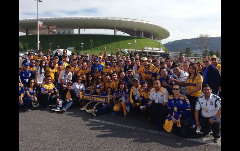 El grupo de aficionados de Tigres no dejaron de cantar todo el encuentro. TWITTER / @TigresOficial