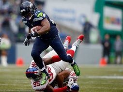 Marshawn Lynch se muestra imparable, aporta 140 de las 350 yardas por tierra de Seattle. AFP / O. Greule