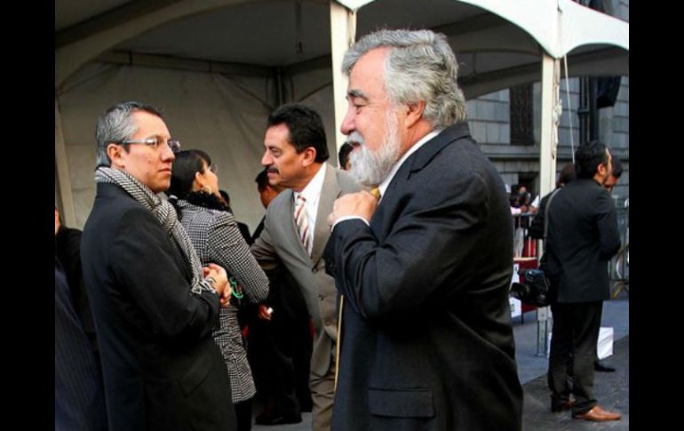 El senador tomaba un café cerca del Palacio Municipal de Xalapa cuando manifestantes le gritaron y le dieron golpes con varas. NTX / ARCHIVO