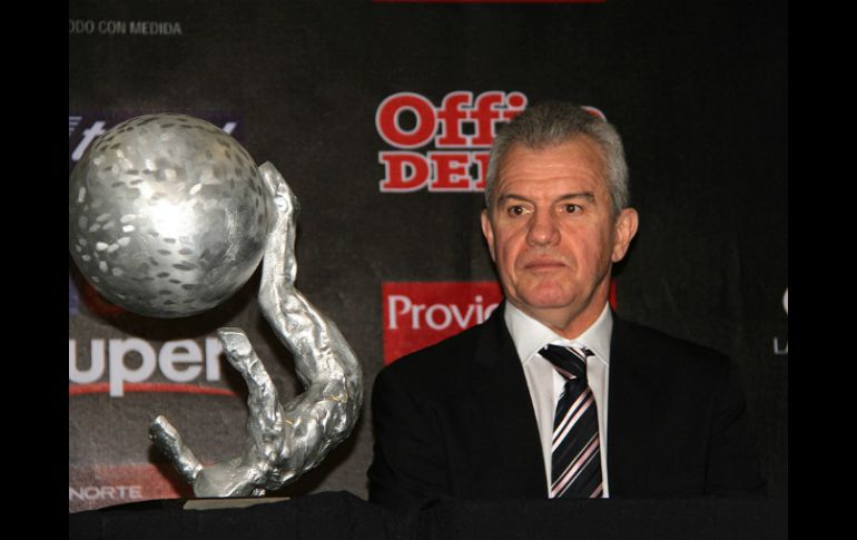 Javier Aguirre es el primero en recibir el torneo de bronce, dirigió a México en dos Mundiales y es seleccionador de Japón. EFE /