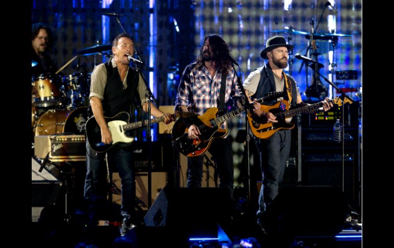 Bruce Springsteen, Dave Grohl y Zac Brown interpretan grandes éxitos en el National Mall de Washington. AP / C. Kaster