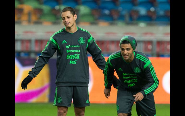 Javier 'Chicharito' Hernández y Carlos Vela compartieron tiempo en las Fuerzas Básicas de Chivas antes de jugar en Europa. MEXSPORT / J. Martínez