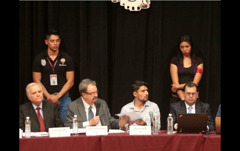 Ambas partes se reúnen en el Auditorio Alejo Peralta del Centro Cultural Jaime Torres Bodet. SUN / P. Juárez