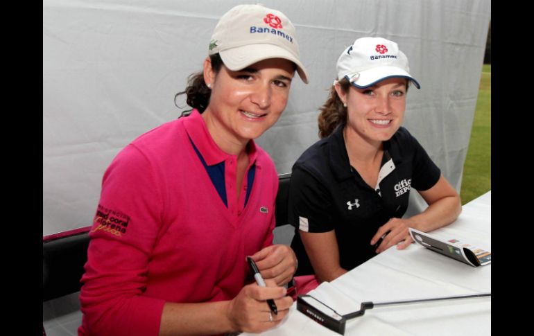 Las golfistas Lorena Ochoa (i) y Alejandra Llaneza (d). NTX / G. Granados