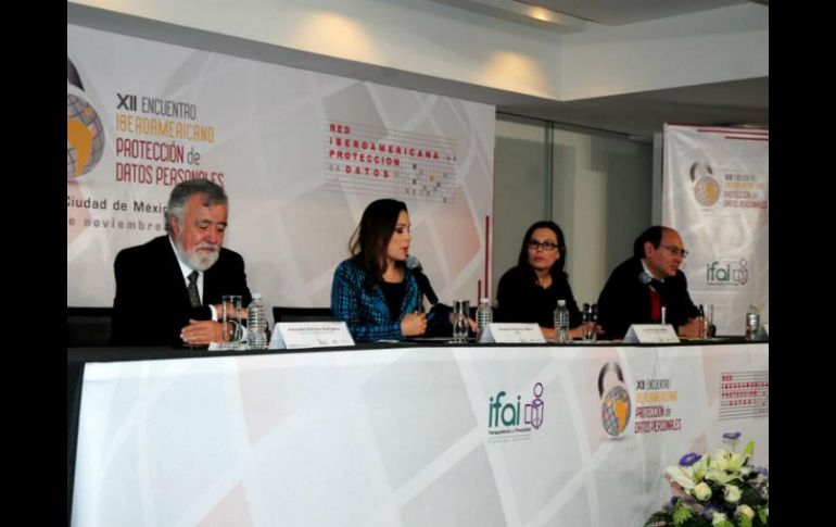 En el evento participó el economista Alejandro Encinas y la presidenta Ximena Puente de la Mora. TWITTER / @ifaimexico