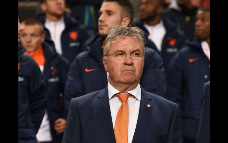 Guus Hiddink no logra afinar a la Naranja Mecánica; afirmó que renunciará si no le ganan a Letonia. AFP / E. Dunand