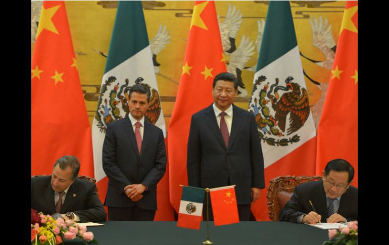 El presidente de México, Enrique Peña Nieto, y el mandatario chino, Xi Jinping, atestiguaron la firma de 14 acuerdos de cooperación. NTX / Presidencia