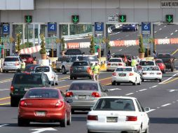 En la autopista México-Querétaro, manifestantes piden cooperación 'voluntaria' a los automovilistas. NTX / ARCHIVO