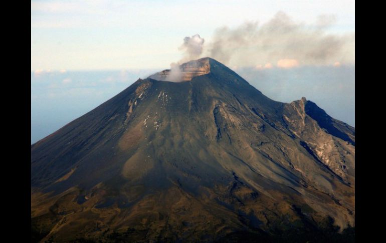 Se registran 344 exhalaciones de baja intensidad, acompañadas de ligeras emisiones de gases, vapor de agua y ceniza. AFP / ARCHIVO