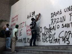 El clima de violencia en el país pone en riesgo la meta de ventas de ''El Buen Fin'', asegura la ANTAD. AFP / P. Pardo